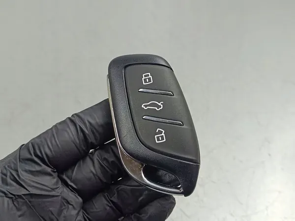 Clé ou carte MG HS 2025 FOB45674 image 1