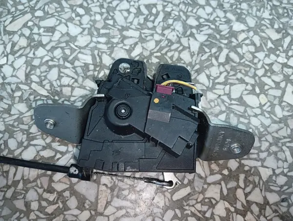 Bagagelås med Aktuator Mercedes W204 Kombi image 4