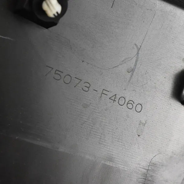 OEM 75735F4010 Framhöger Dörrlist Toyota image 4