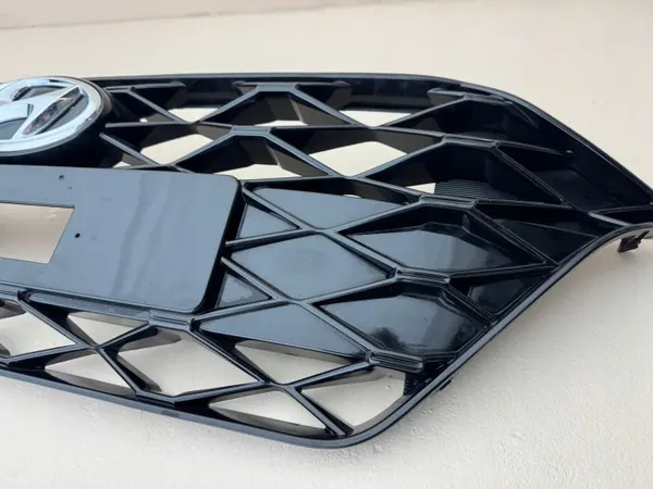Hyundai I20 Voor Grille OEM 86351-Q0200 - Gebruikt image 5