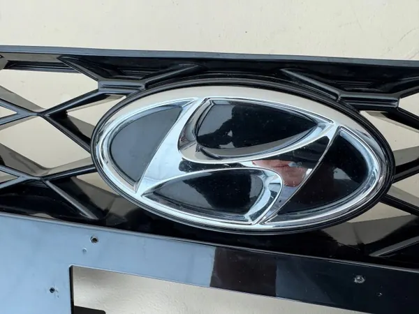 Hyundai I20 Voor Grille OEM 86351-Q0200 - Gebruikt image 8