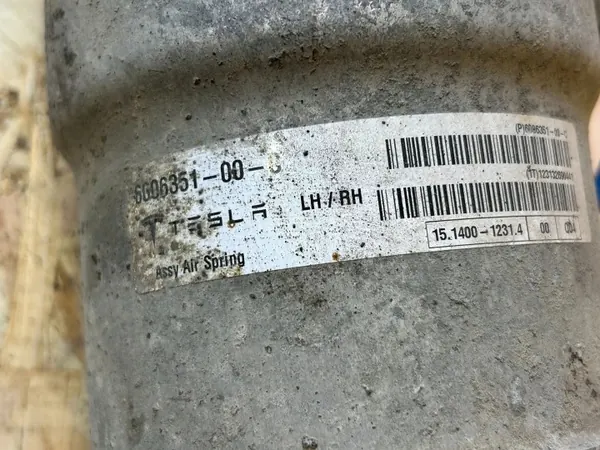 Tesla OEM 600635100C Fram höger luftfjädringsstötdämpare image 4