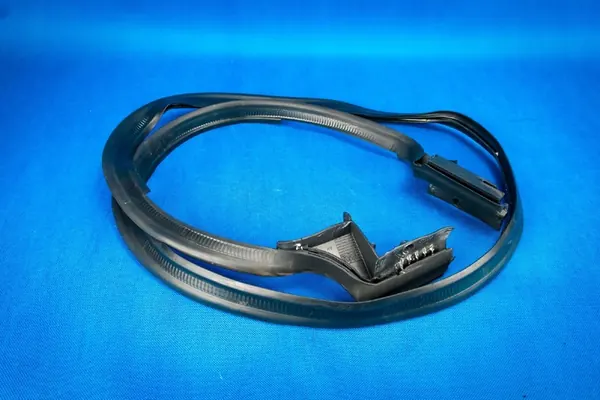 Joint de toit Audi A3 S3 8V Cabrio 8V7825397A image 1