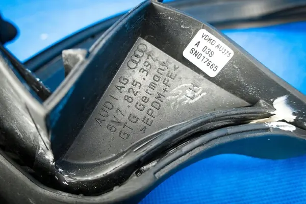 Joint de toit Audi A3 S3 8V Cabrio 8V7825397A image 3