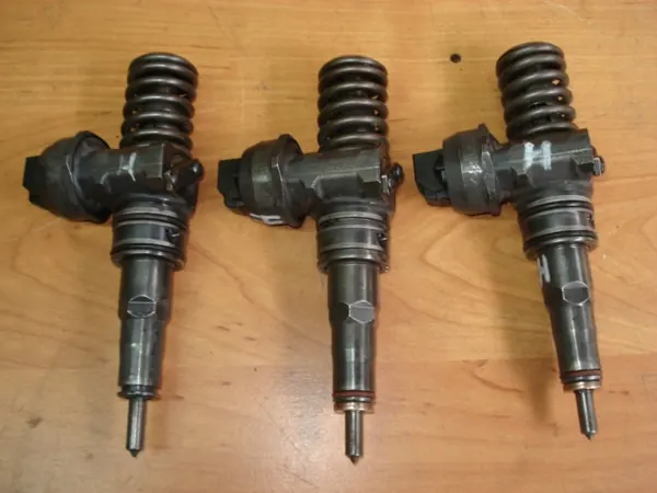 VW Touareg Audi 5.0 TDI Injector 07Z130073H image 4