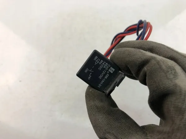 Relais Toyota Avensis T25 OEM 8961AHD1 - Occasion image 3