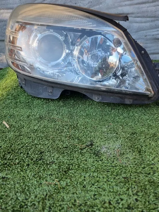 MERCEDES W204 C-KLASSE VOORLICHTEN A2048208461 A2048208361 image 2