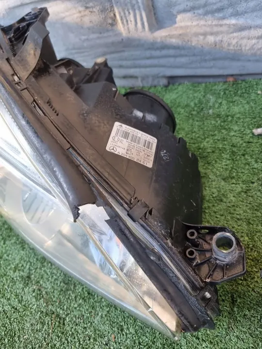 MERCEDES W204 C-KLASSE VOORLICHTEN A2048208461 A2048208361 image 6