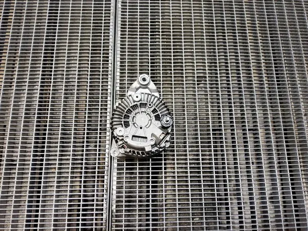 Nissan Elgrand 2004 Vaihtovirtageneraattori image 7