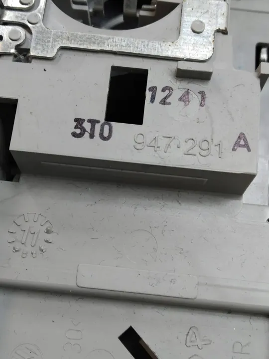Porte-lunettes plafonnier Skoda Superb II OEM 1K0867489E image 5