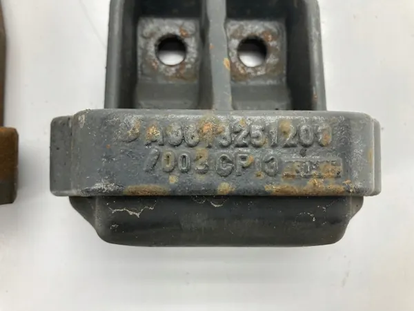 Mercedes Actros MP4 achter veerstootdemper OEM A9613251209 image 3