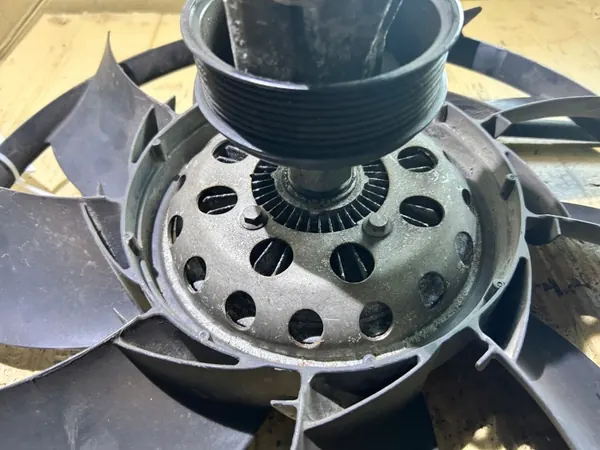 Ventilateur Pompe à Eau OEM 5H22-8600-HB pour Land Rover 3.6 TDV8 image 10