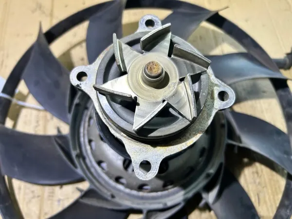 Ventilateur Pompe à Eau OEM 5H22-8600-HB pour Land Rover 3.6 TDV8 image 9