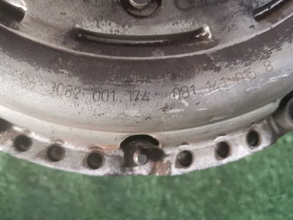 AUDI A4 B8 Volant Bi-Masse 0B1141015B image 5