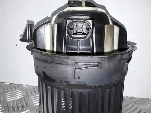 Peugeot Lämmityspuhallin OEM T1000588K - Käytetty image 3