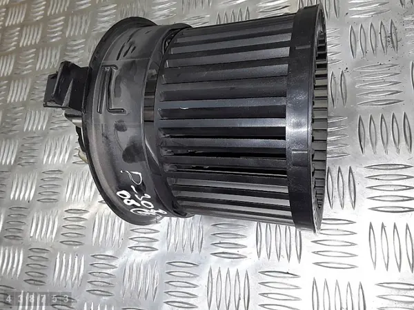 Peugeot Lämmityspuhallin OEM T1000588K - Käytetty image 4