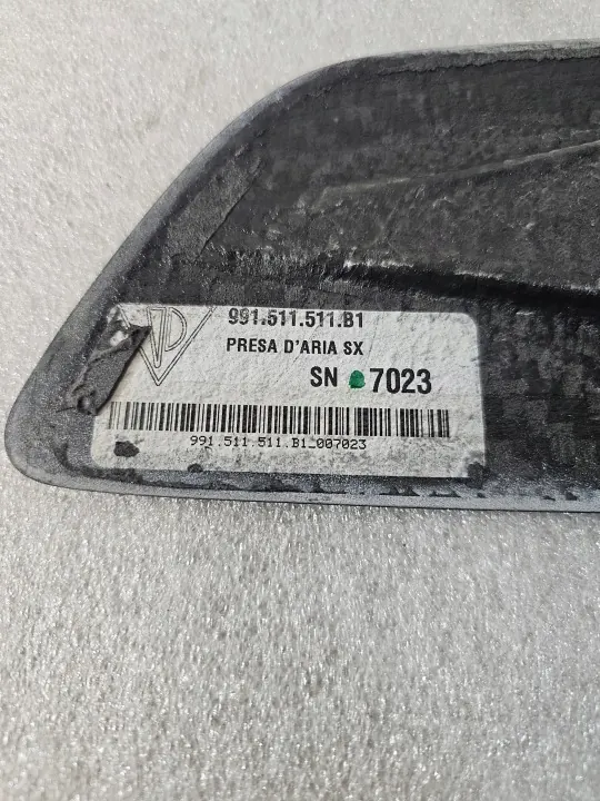 Prise d'air Porsche 911 GT3 RS OEM 991511511B1 image 3