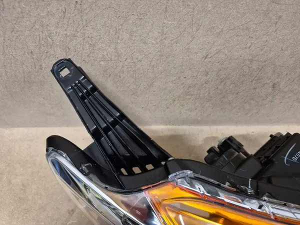 Faros derecho Mitsubishi L200 Europa 8301C730 image 5