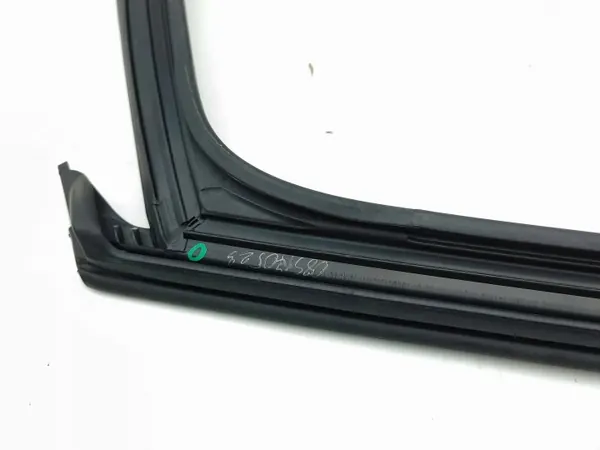 Joint de vitre porte arrière droite OEM 83A839432 image 10