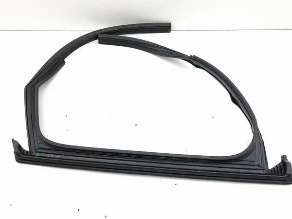 Joint de vitre porte arrière droite OEM 83A839432 image 9