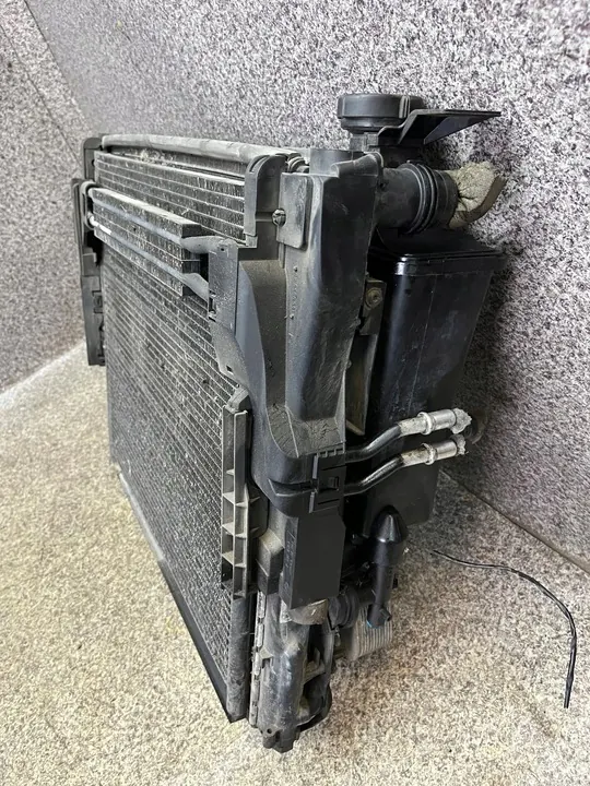 Conjunto de radiadores de agua y AC BMW X3 E83 OEM image 4