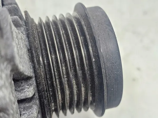 Jeep Grand Cherokee WK2 3.6 V6 Vaihtovirtageneraattori image 8