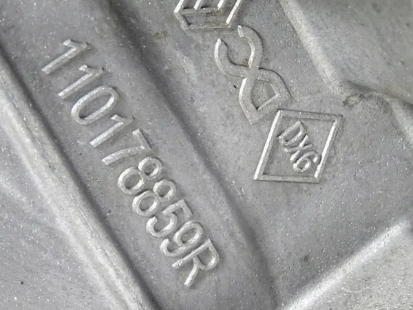 Nissan X-Trail T32 Öljypärä OEM 110178859R Käytetty image 10