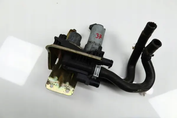 Mercedes W220 Wasser-Ventil OEM 2208300084 - Gebraucht image 2