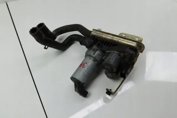 Mercedes W220 Wasser-Ventil OEM 2208300084 - Gebraucht image 5