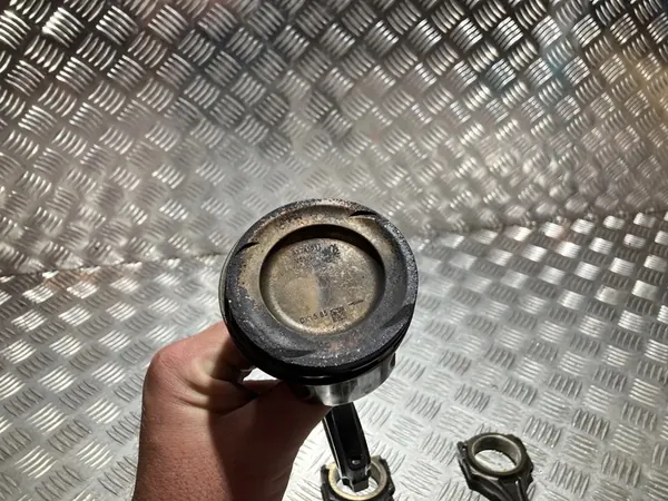 Kolvans Förbindelsestång Mercedes W205 C205 Coupe 2.0 CGI OEM image 3