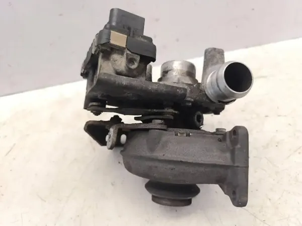 Turbo usado OEM 4U3Q6K682AJ para Citroën C6 image 4