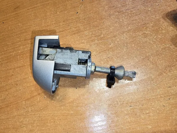 BMW 3 E92 Forro Cerradura Puerta OEM - Usado image 6