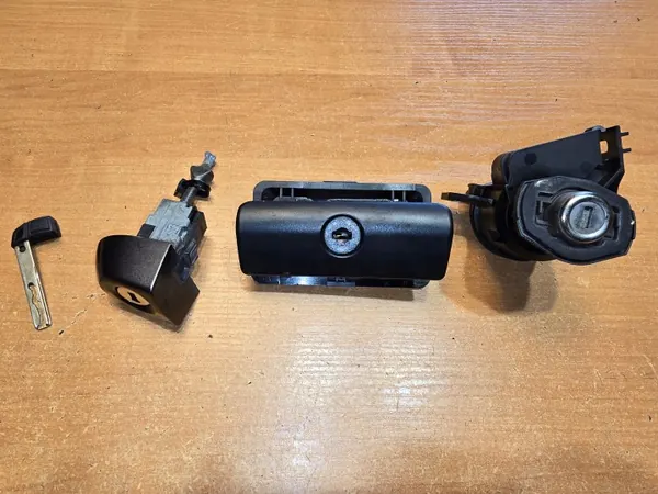 BMW 3 E92 Forro Cerradura Puerta OEM - Usado image 7