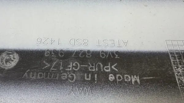 Skoda Superb III Kombi bakluckespoiler OEM 3V9827939 image 3