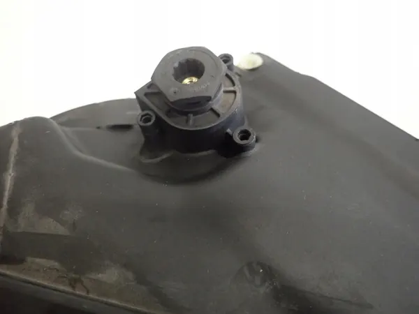 Oikea Etuvalaisin VW Caddy 2010-2015 image 3