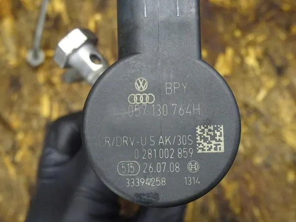 Ensemble de rampe de carburant AUDI A4 B8 8K A5 8T A6 C6 2.7 TDI image 4