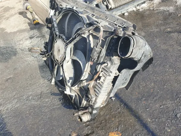 Mercedes-Benz ML W164 3.5 V6 jäähdytin-sarja OEM A5215000004 image 9