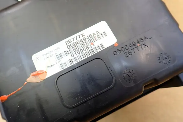 Caisson de basses OEM 05064946A pour Fiat Freemont/Dodge Journey image 9