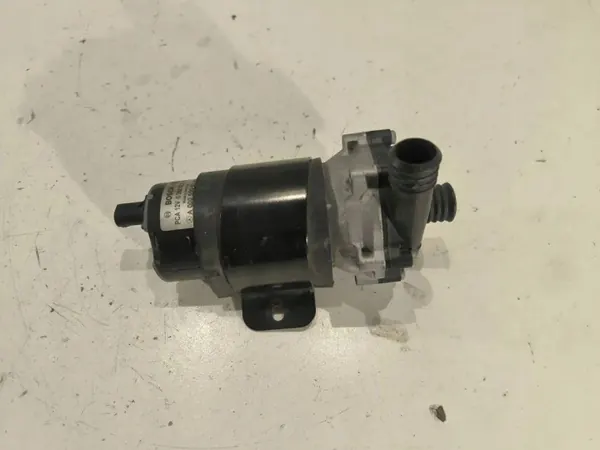 Bomba de agua Mercedes-Benz OEM 0005000386 - Usada image 3
