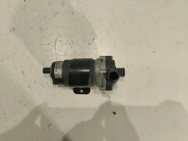 Bomba de agua Mercedes-Benz OEM 0005000386 - Usada image 6