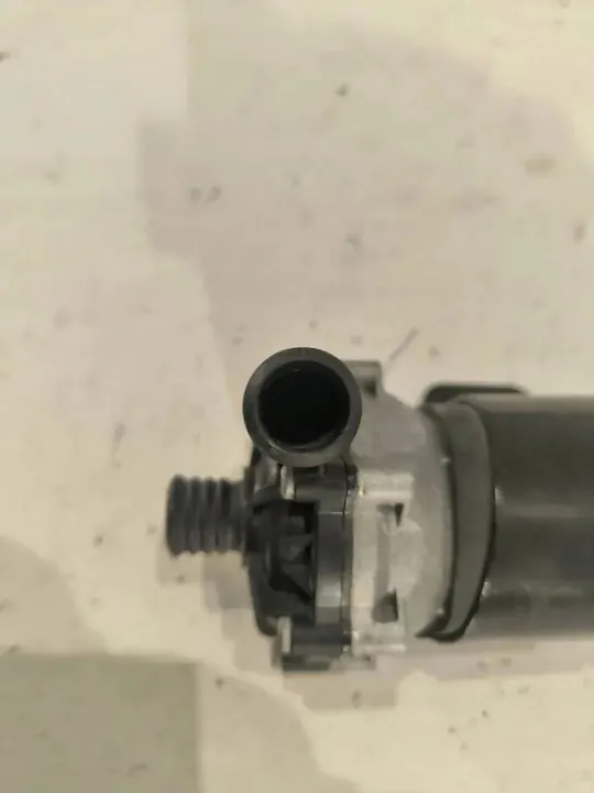 Bomba de agua Mercedes-Benz OEM 0005000386 - Usada image 7