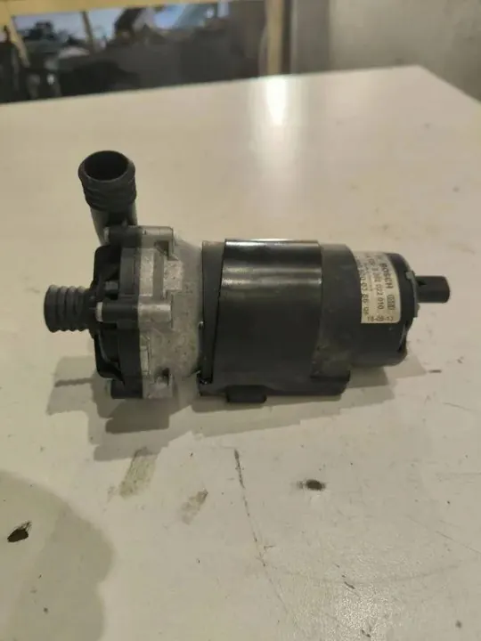 Bomba de agua Mercedes-Benz OEM 0005000386 - Usada image 9