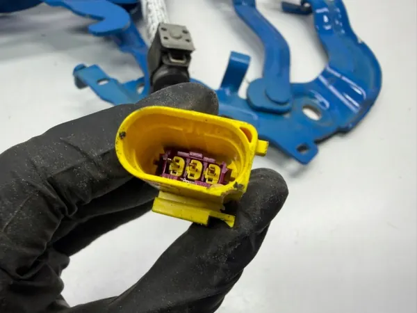 Charnière de capot Audi TT côté droit OEM 8S0823823 image 5