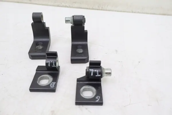 Bisagra Puerta Maserati Grecale Izquierda Trasera OEM 1274738631 image 2