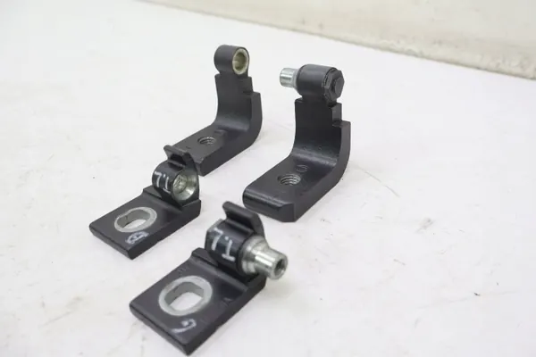 Bisagra Puerta Maserati Grecale Izquierda Trasera OEM 1274738631 image 3