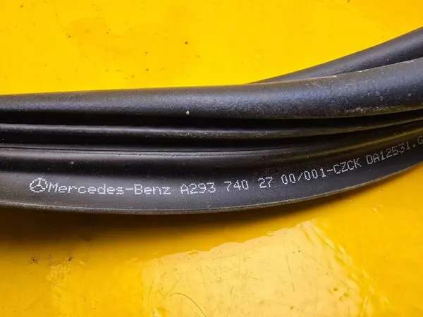 Junta maletero Mercedes EQC OEM A2937402700 - Usado image 3
