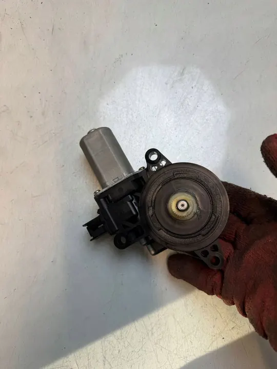 Raamhefmotor vooraan links Mazda 6 1999cm3 Diesel OEM 3231123 image 3