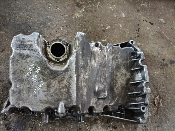 Oljetank CAG 03G103603R Audi A4 B8 2.0 TDI image 2