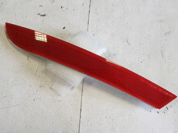 Seat Leon II Puskuriheijastin 06-09 OEM 1P0945106B image 3