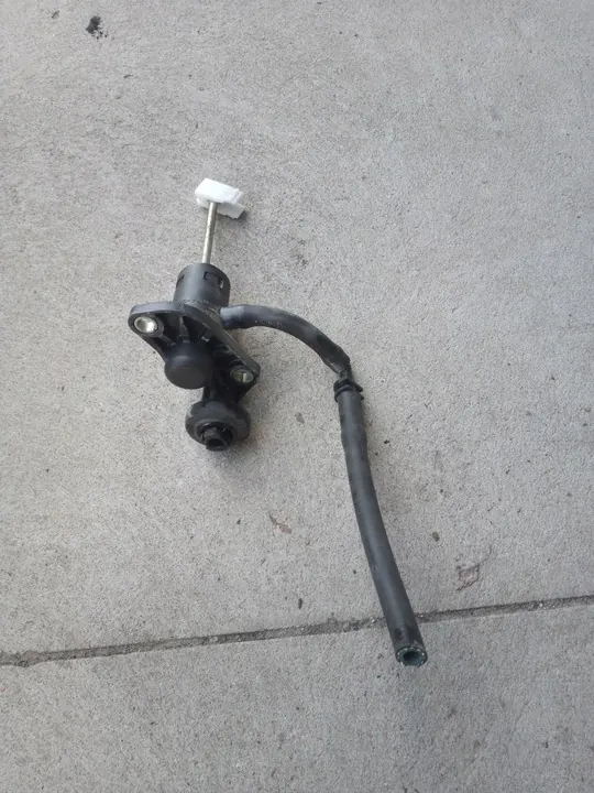 Audi A4 B6 kytkinpumppu manuaali 8E1721401S image 2